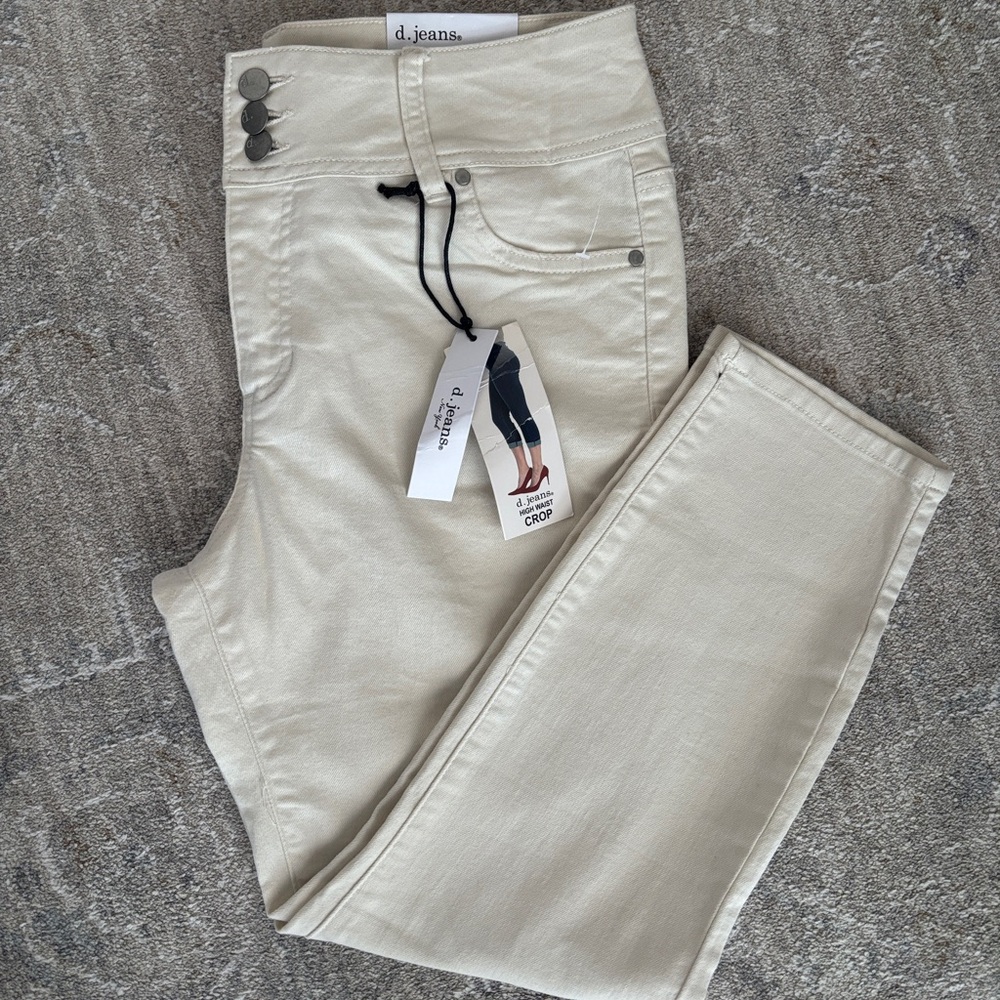 D. Jeans Women's Ankle Cropped Pants in Cream